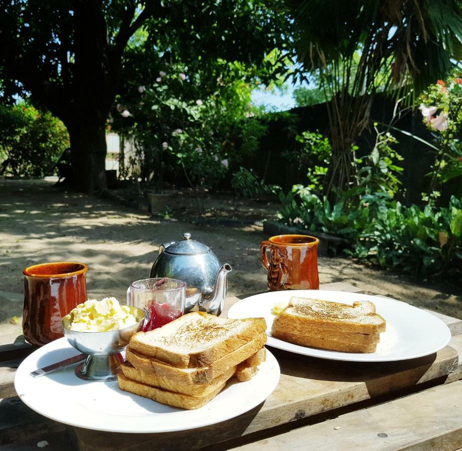 Breeze Guest House Trincomalee Buitenkant foto